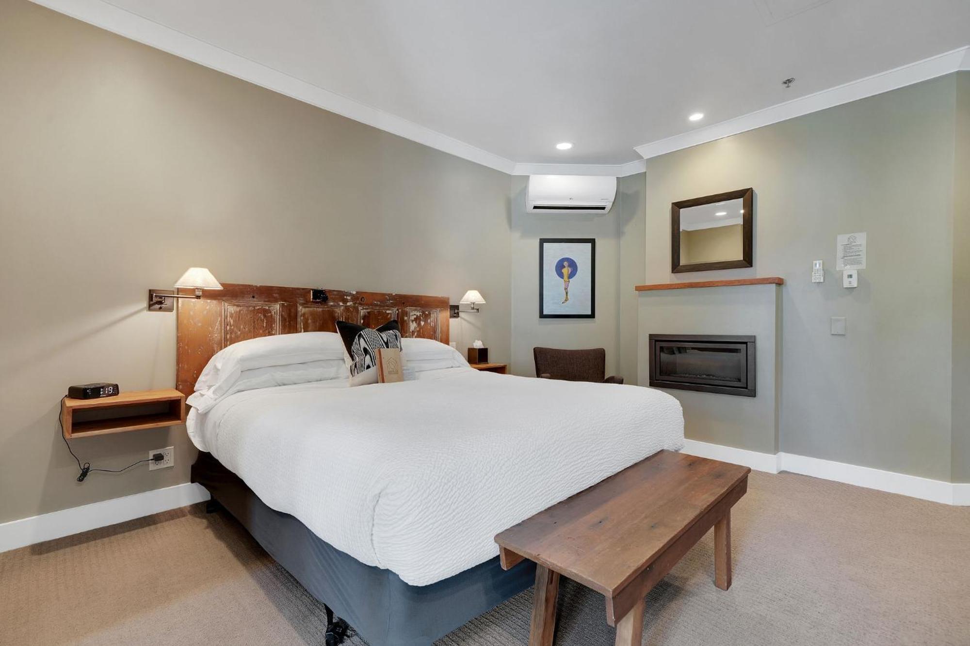 Hanford House 3*